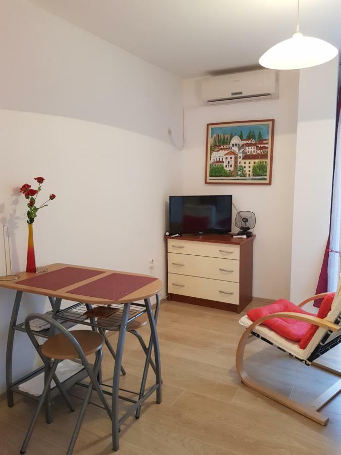 Beach Apartment Ana With Sea View, Balcony, Garden & Bbq, Murter - Dalmatia ภายนอก รูปภาพ