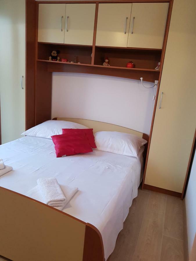 Beach Apartment Ana With Sea View, Balcony, Garden & Bbq, Murter - Dalmatia ภายนอก รูปภาพ